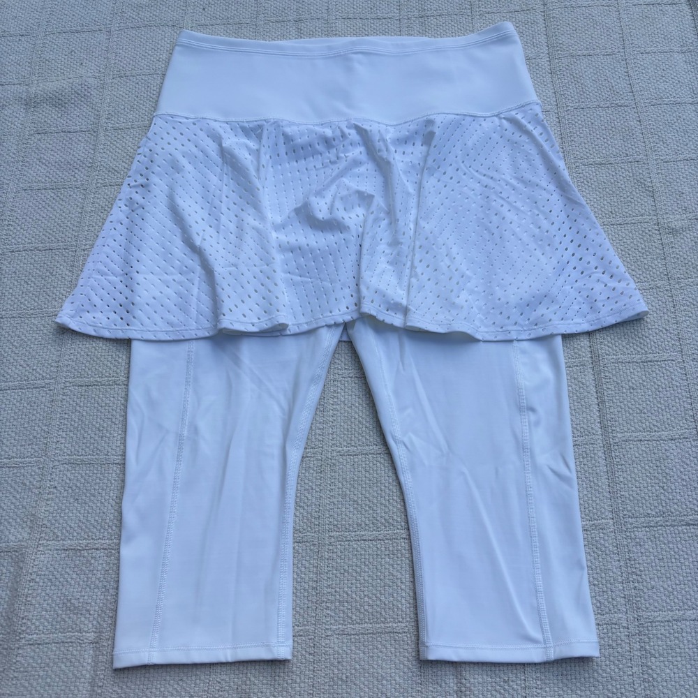 Women's Medium A-Game 2-in-1 White Cropped Perforated Skirted Leggings